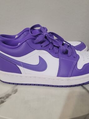 Jordan Women's Air Jordan 1 Low "Psychic Purple Size 8 YS Nike Low Top